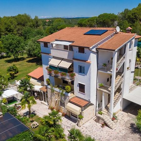 Apartments Lori Poreč Eksteriør bilde