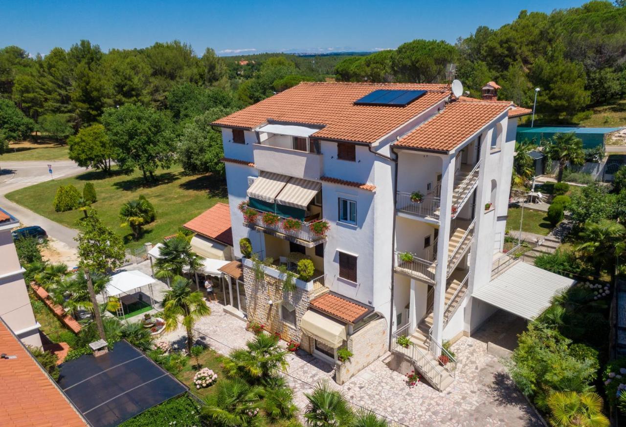 Apartments Lori Poreč Eksteriør bilde