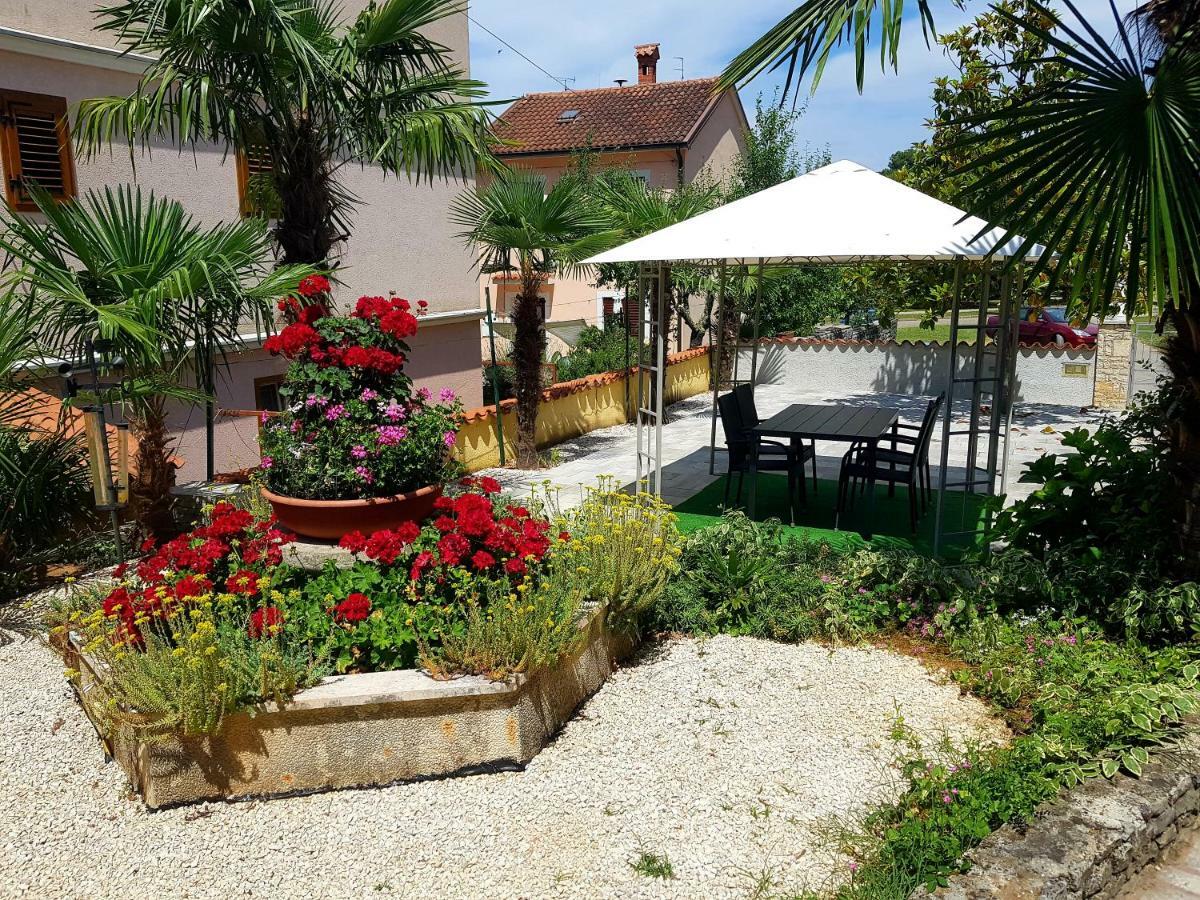 Apartments Lori Poreč Eksteriør bilde